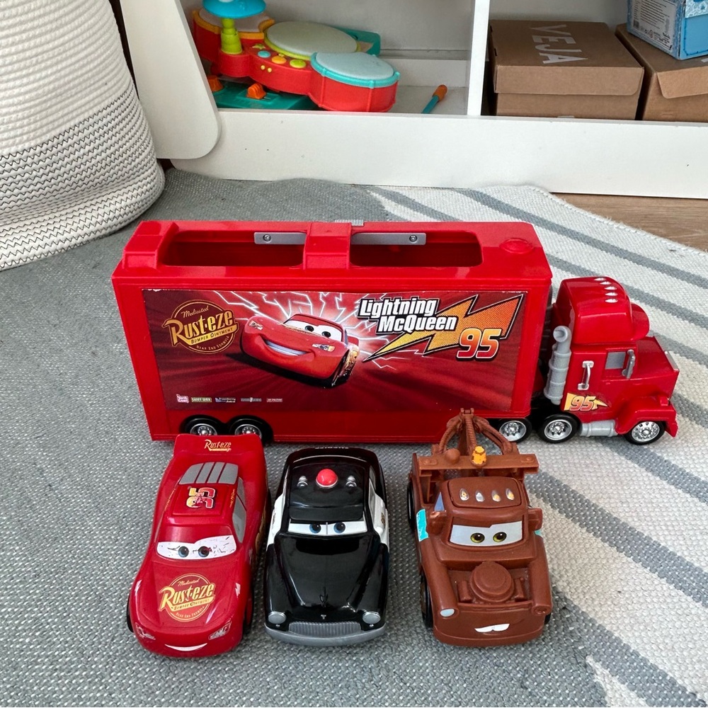 Mack chat and haul track talkers with lightning McQueen, mater and sheriff